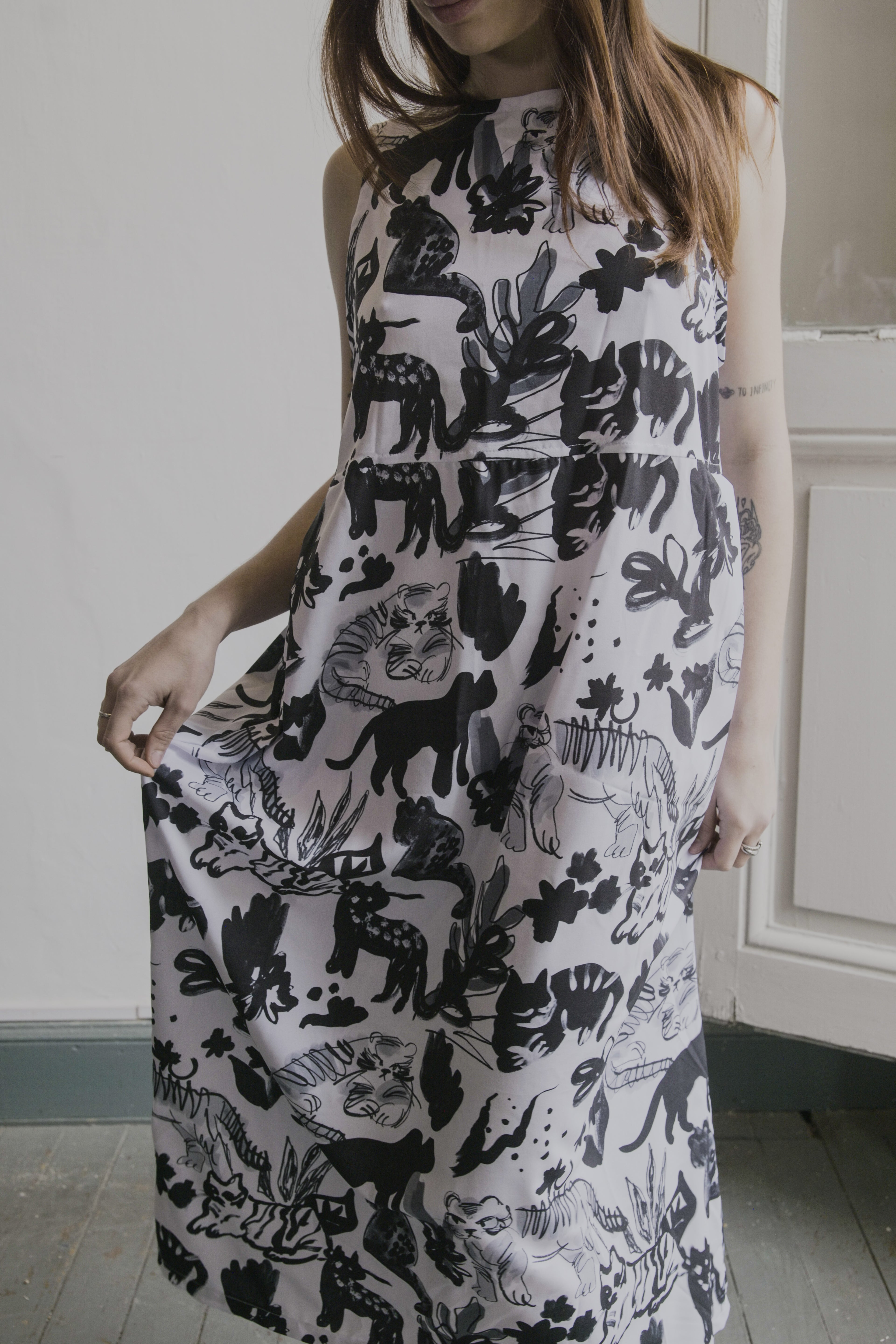 Vestido maxi Gatos y Flores - TRAZOS