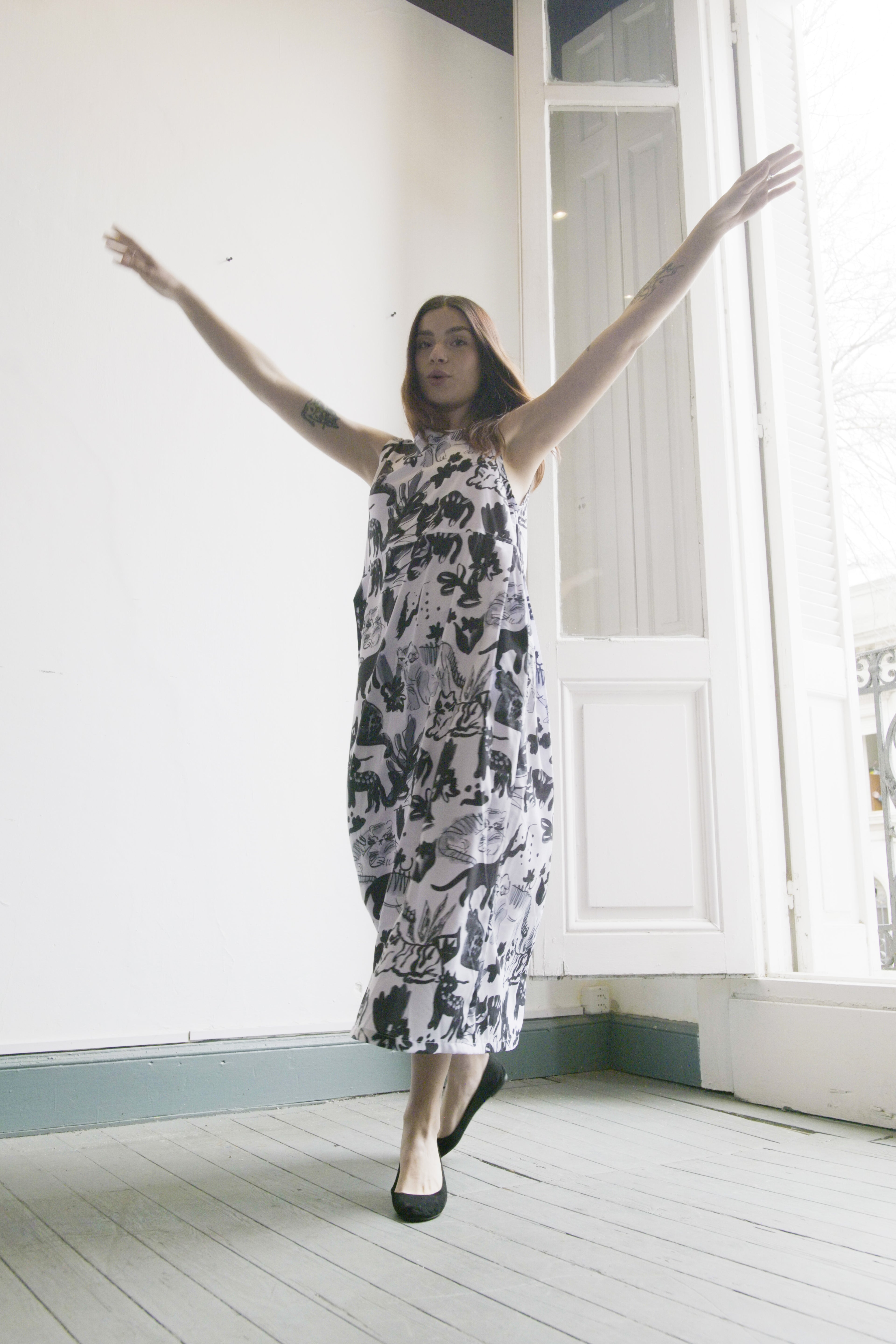 Vestido maxi Gatos y Flores - TRAZOS